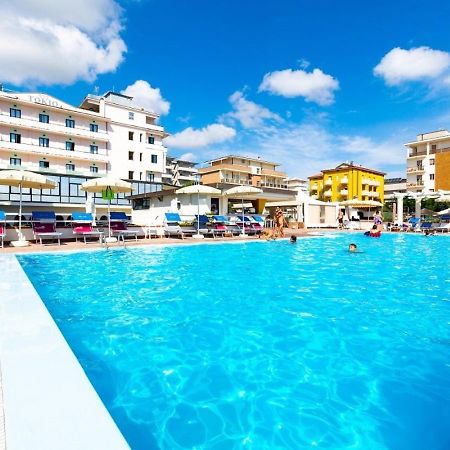 Hotel Tokio Village Lido Di Savio Esterno foto