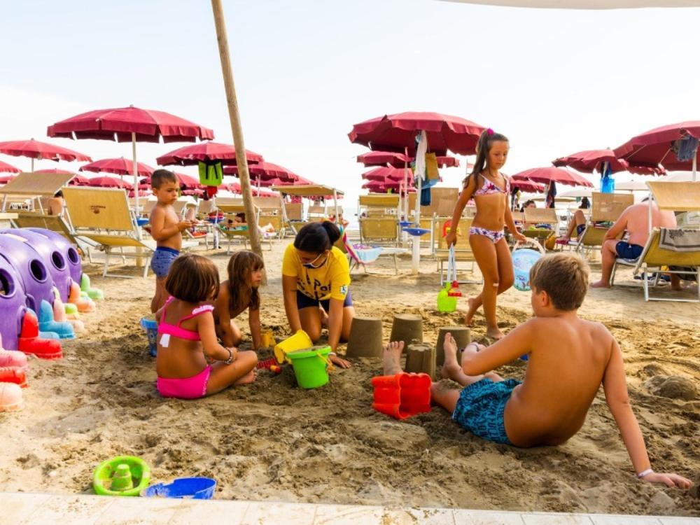 Hotel Tokio Village Lido Di Savio Esterno foto