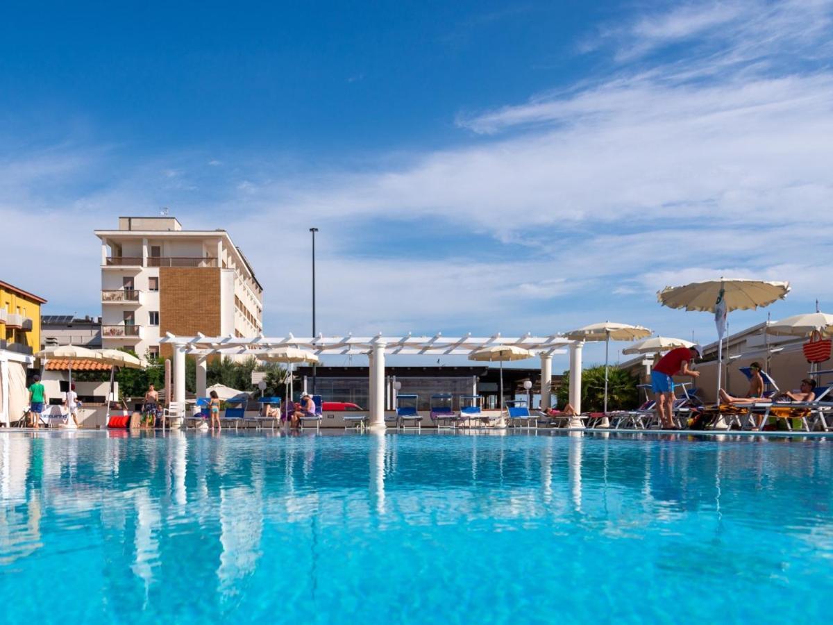 Hotel Tokio Village Lido Di Savio Esterno foto