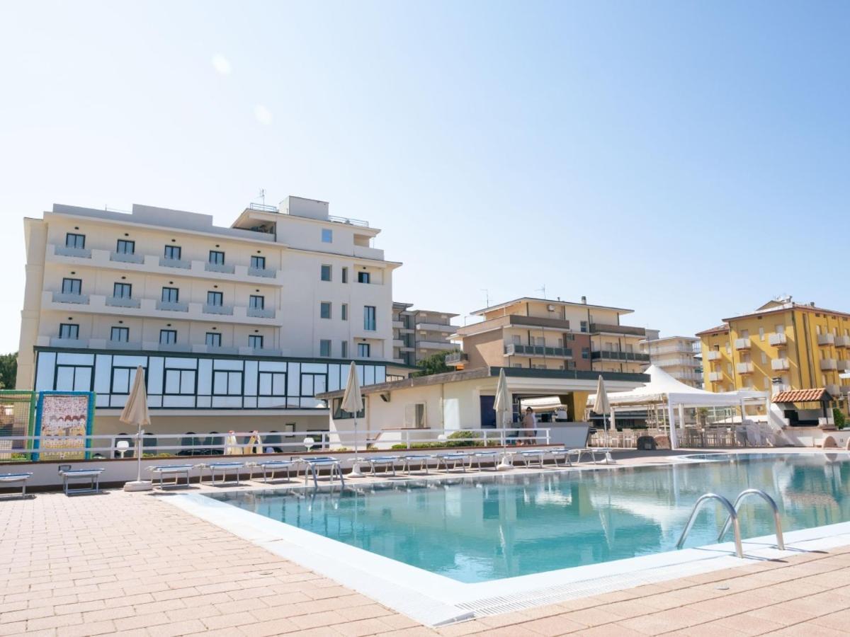 Hotel Tokio Village Lido Di Savio Esterno foto