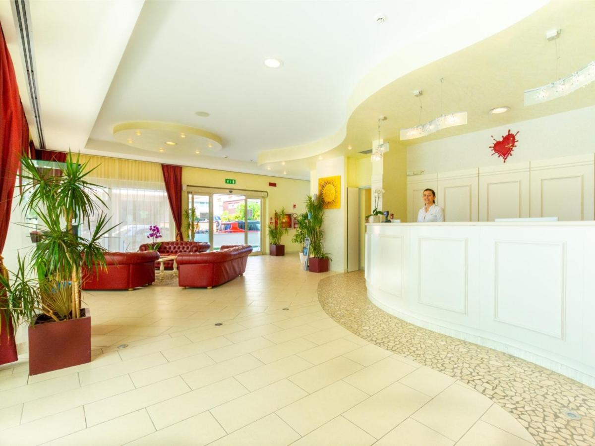 Hotel Tokio Village Lido Di Savio Esterno foto
