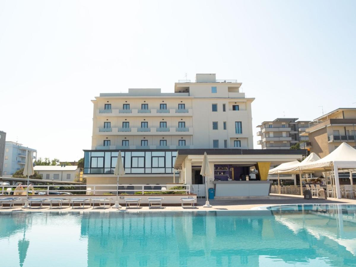 Hotel Tokio Village Lido Di Savio Esterno foto