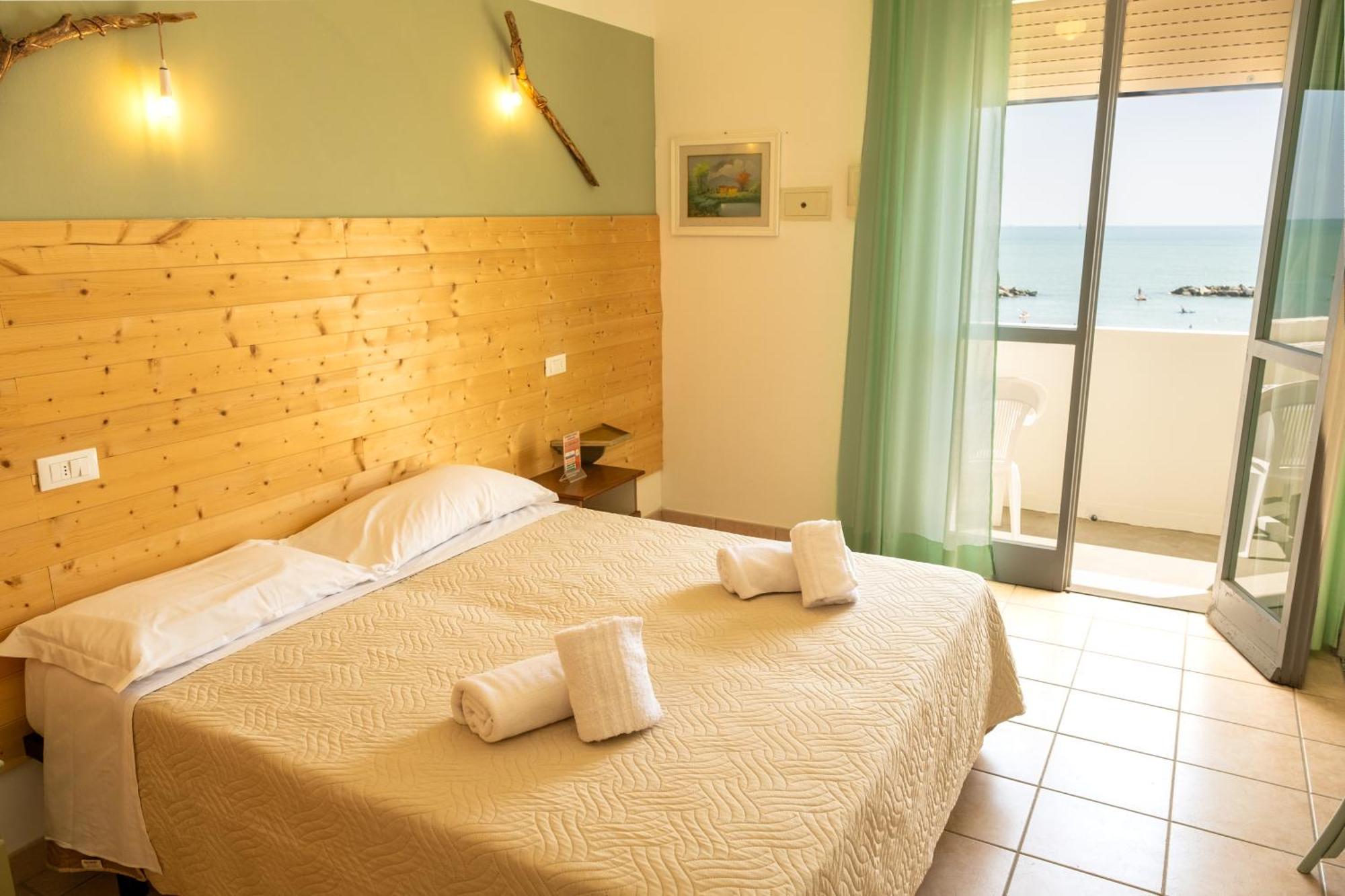 Hotel Tokio Village Lido Di Savio Esterno foto